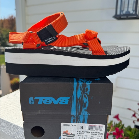 NIB Teva Womens Orange and Black Sandals Flatform Universal - Picture 1 of 5